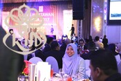 Malam Wartawan Malaysia 2017 : Penyampaian Hadiah Kewartawanan Malaysia MPI PETRONAS 2016