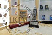 Thropy dan Sijil Anugerah Buku